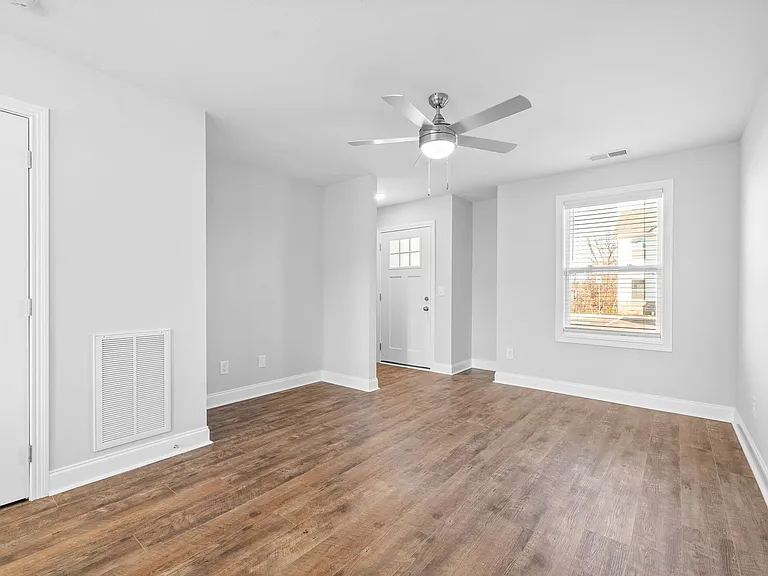 919 Martin St #E — Photo 5