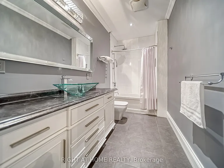 44 Royal Henley Blvd — Photo 33