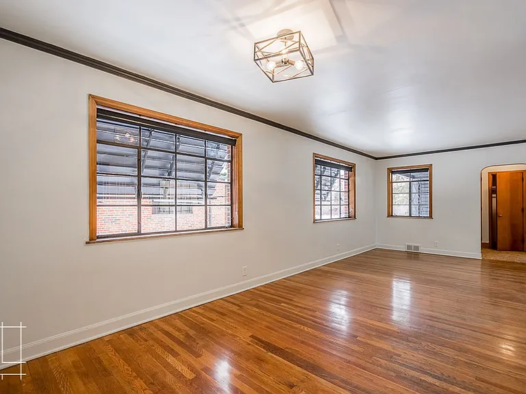 1374 E. Broad St. — Photo 15
