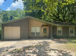 9900 Foxshire Dr, Moss Point, MS 39562