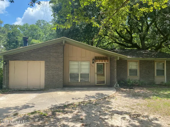 9900 Foxshire Dr, Moss Point, MS 39562