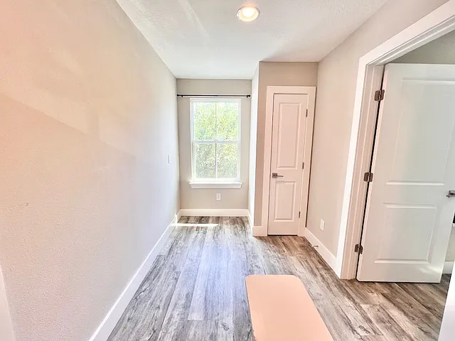 907 Randall St — Photo 14
