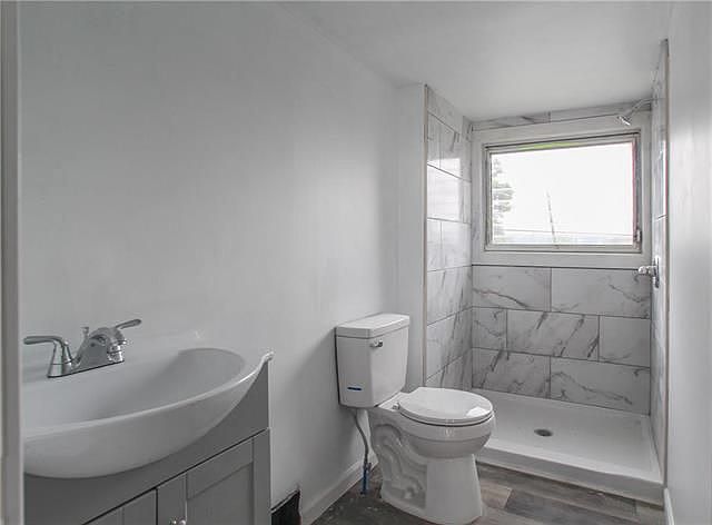 2nd image of 1522 Center St #2
