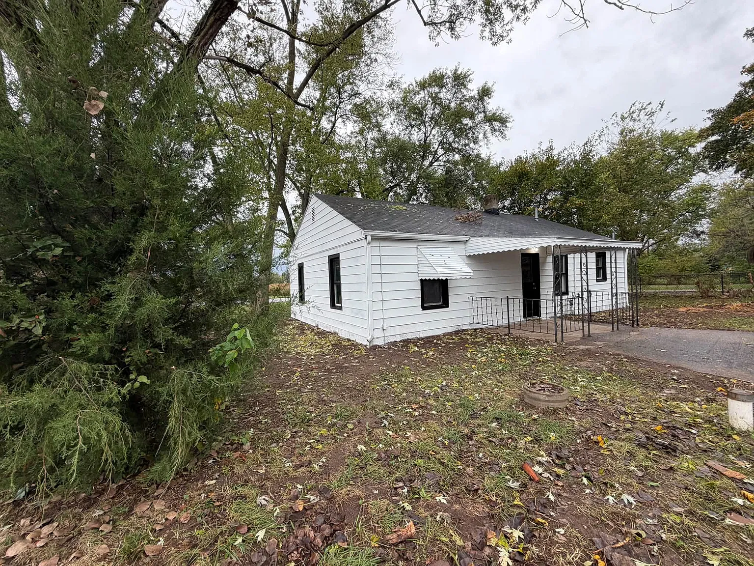 3 bed, 912 sqft, $1,795 — Photo 2