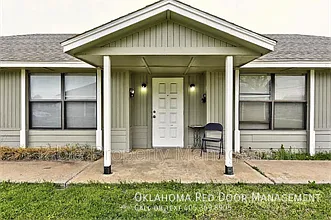 Section 8 Eligible : 2 Bedroom In Sw Okc — Photo 1