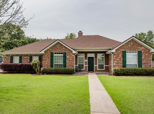 218 Longpointe Rd, Youngsville, LA 70592