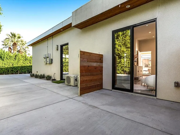 524 E Miraleste Ct — Photo 64