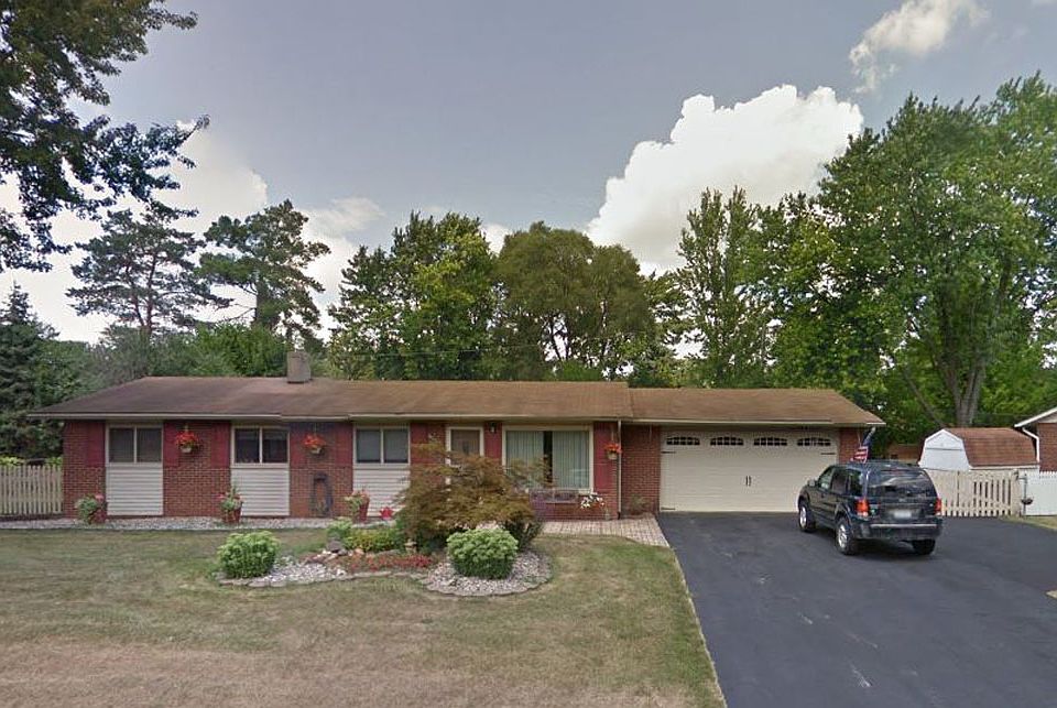 1st image of 41840 Aspen Dr