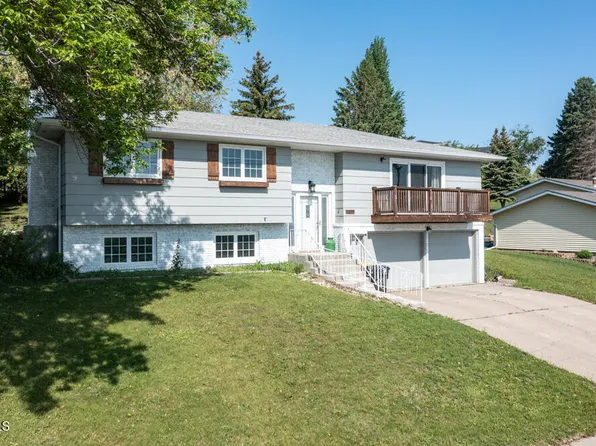 1316 N 26th St, Bismarck, ND 58501