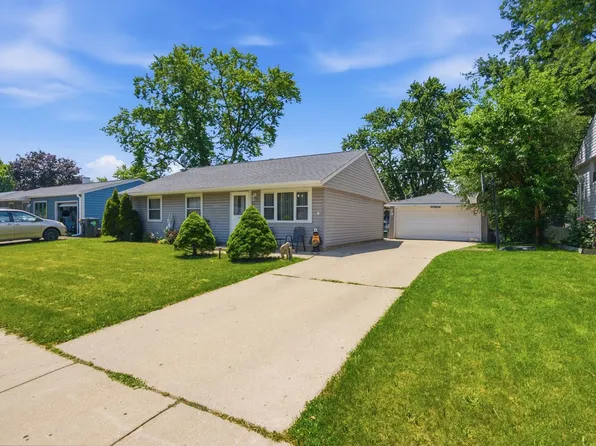 504 Rambler Ln, Streamwood, IL 60107
