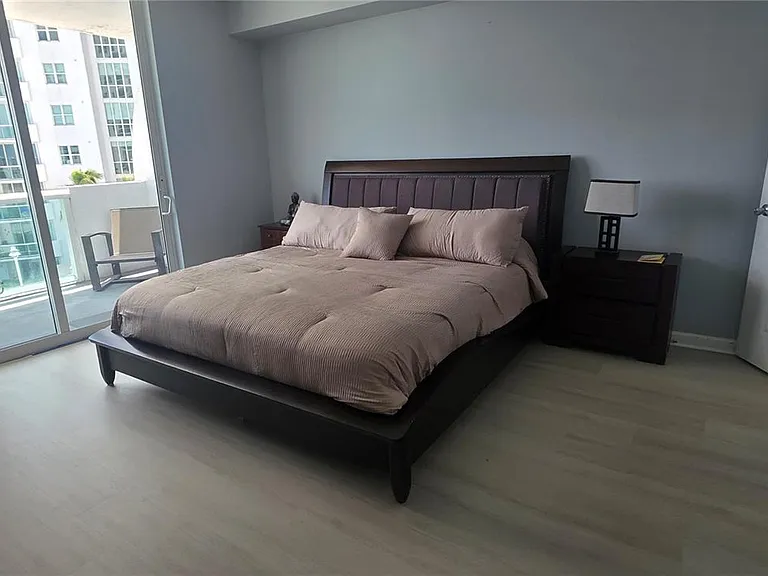 7900 Harbor Island Dr #806 — Photo 3