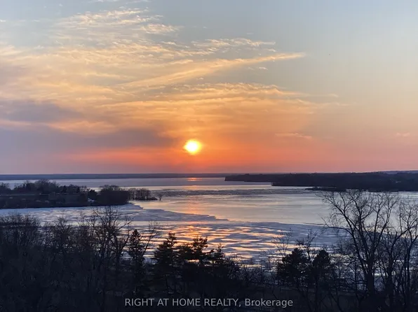 1171 Ambleside Dr #906, Ottawa, ON K2B 8E1