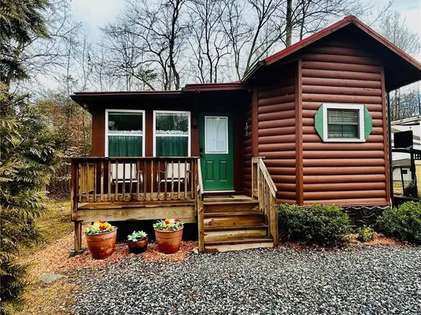 323 Leisure Acres Dr, Cleveland, GA 30528