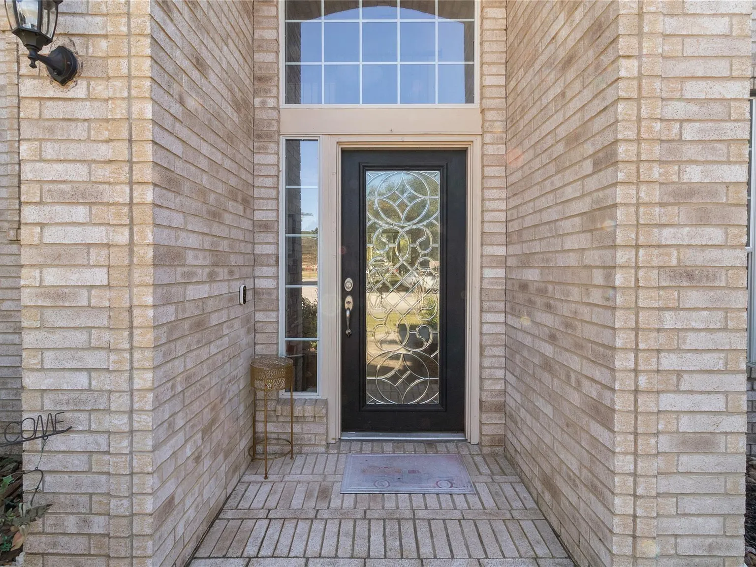 4 bed, 2.5 bath, 2493 sqft, $2,300 — Photo 3