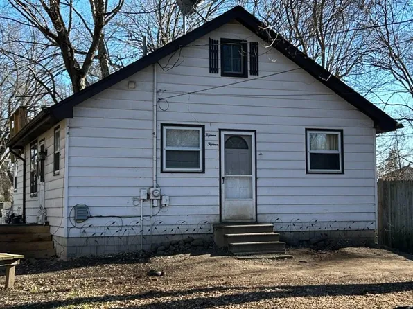 1515 Westwood Dr, Lowell, IN 46356