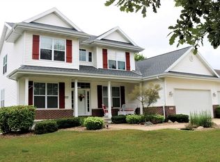 2565 Wolf Creek Trl, Hiawatha, IA 52233