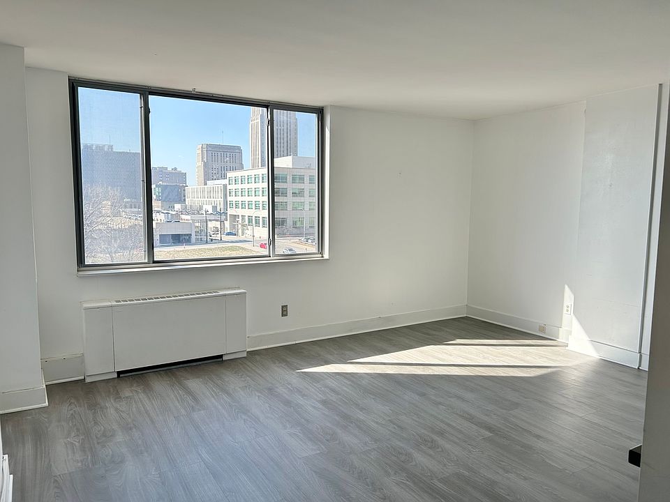 1st image of 600 E 8th St APT 7M