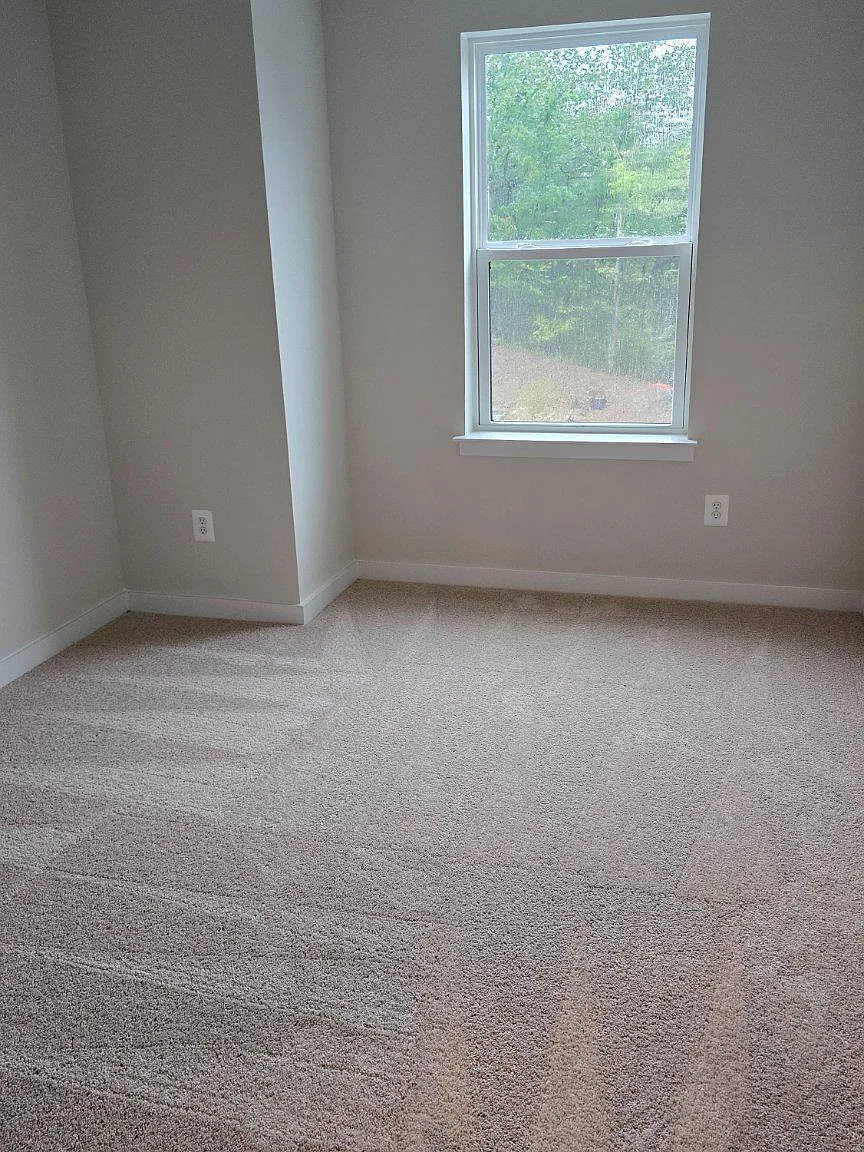 4 bed, 3.5 bath, 2100 sqft, $2,696 — Photo 2