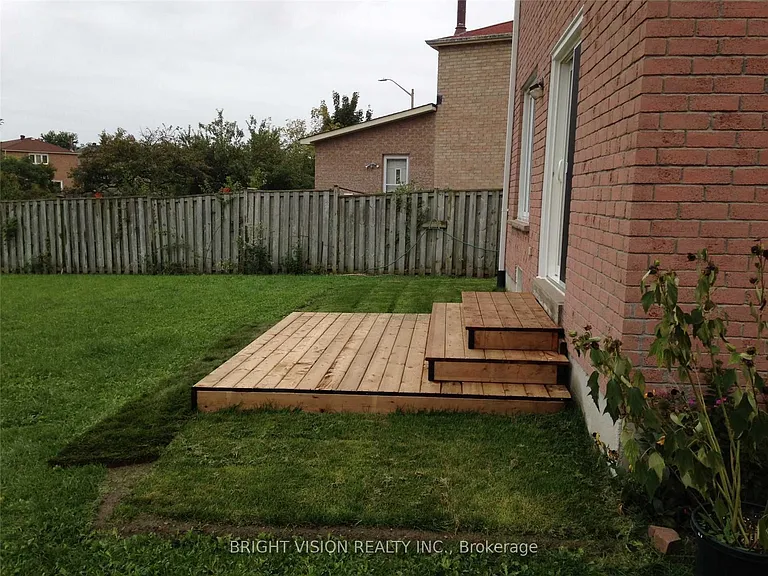 93 Chloe Cres #BASEMENT — Photo 13