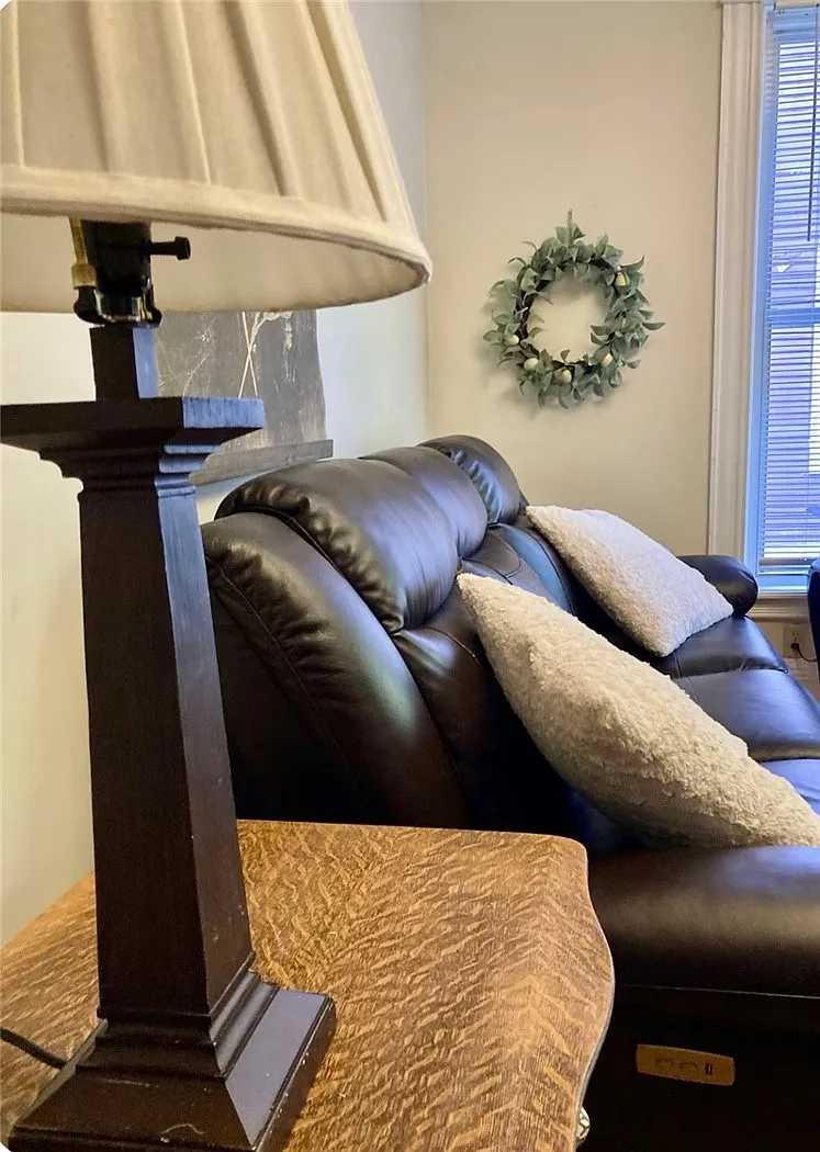 1 bed, 2.0 bath, 2442 sqft, $1,650 — Photo 4