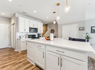 719 Maggie Way, Chanhassen, MN 55317