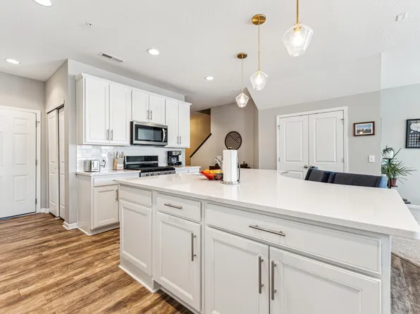 719 Maggie Way, Chanhassen, MN 55317