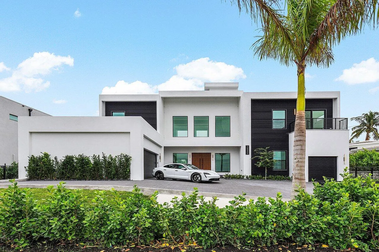 6 bed, 5.5 bath, 4708 sqft, $38,000 — Photo 1