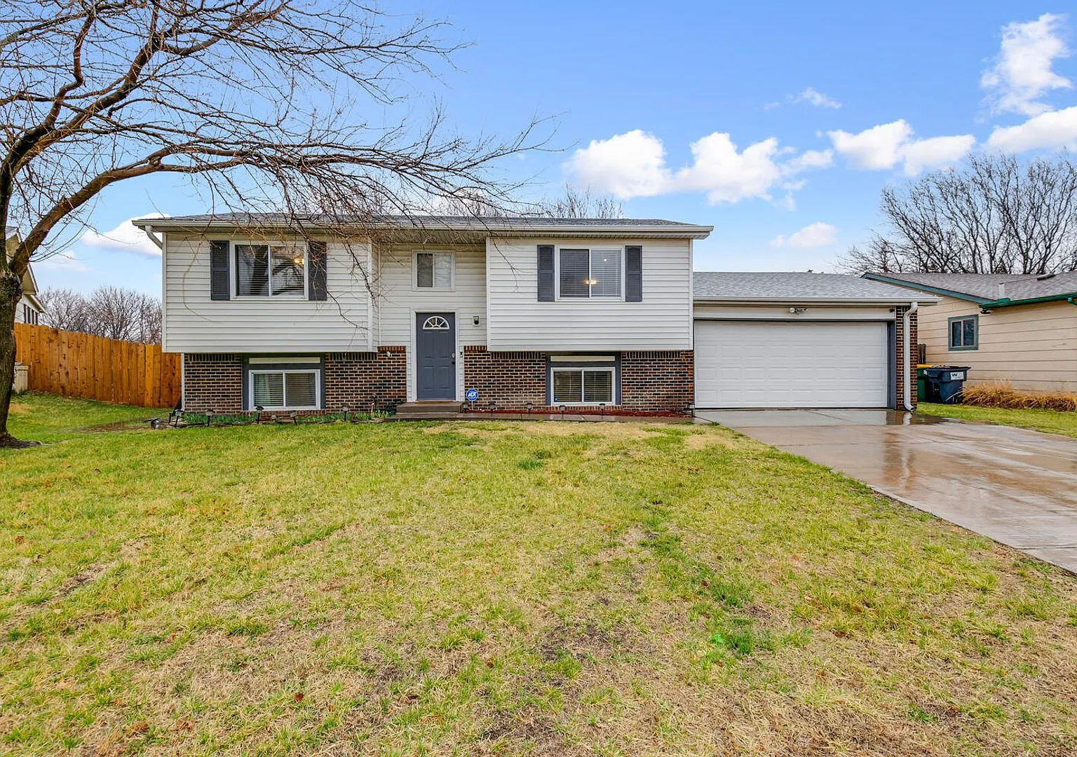 Nicely updated single family home in Northeast wichita — Photo 1