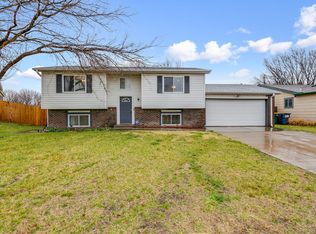 6842 E Winterberry Cir, Wichita, KS 67226