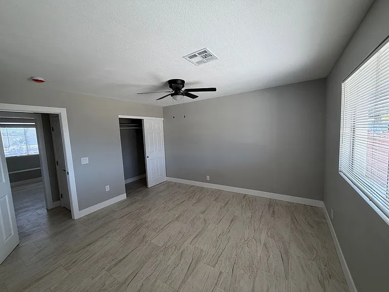 2501 W Sweetwater Ave — Photo 12