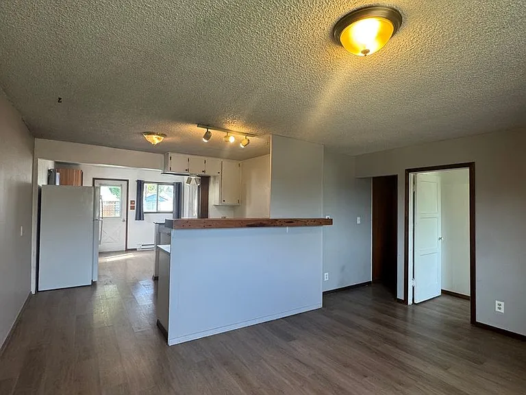 203 Railroad Ave — Photo 5