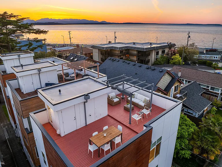 2429A 55th Ave SW — Photo 3
