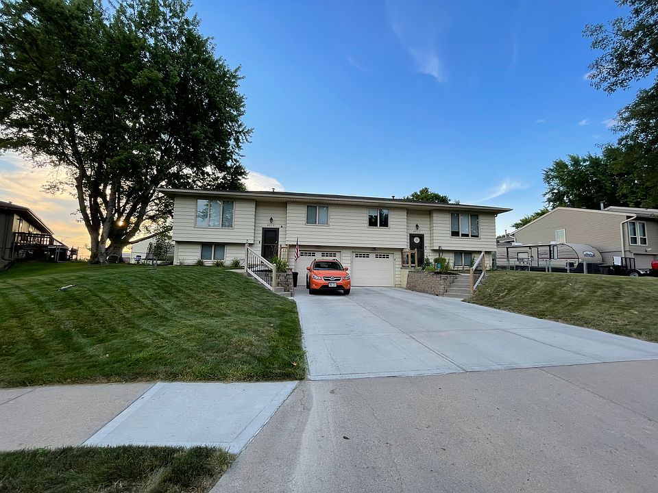 4917S 99th Street (right side of Duplex)