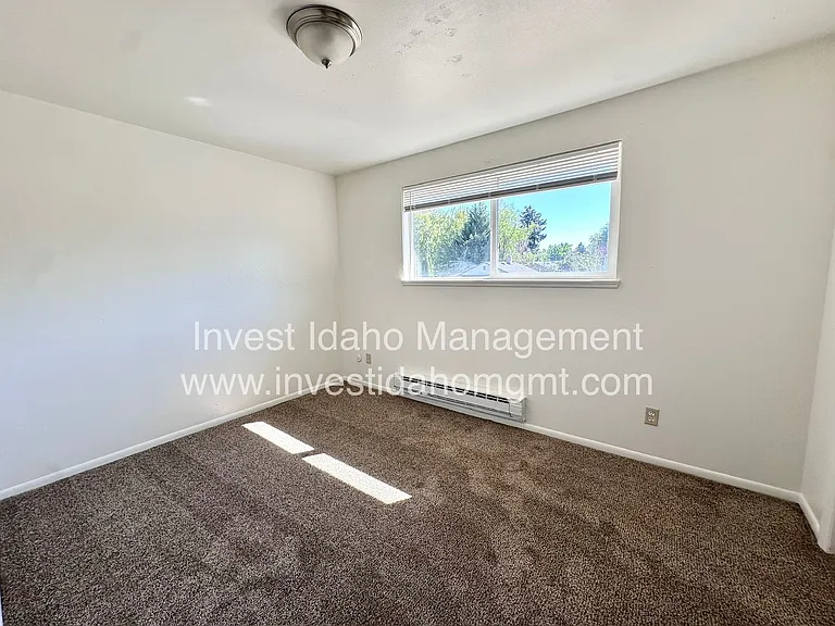 3970 Glenn — Photo 14