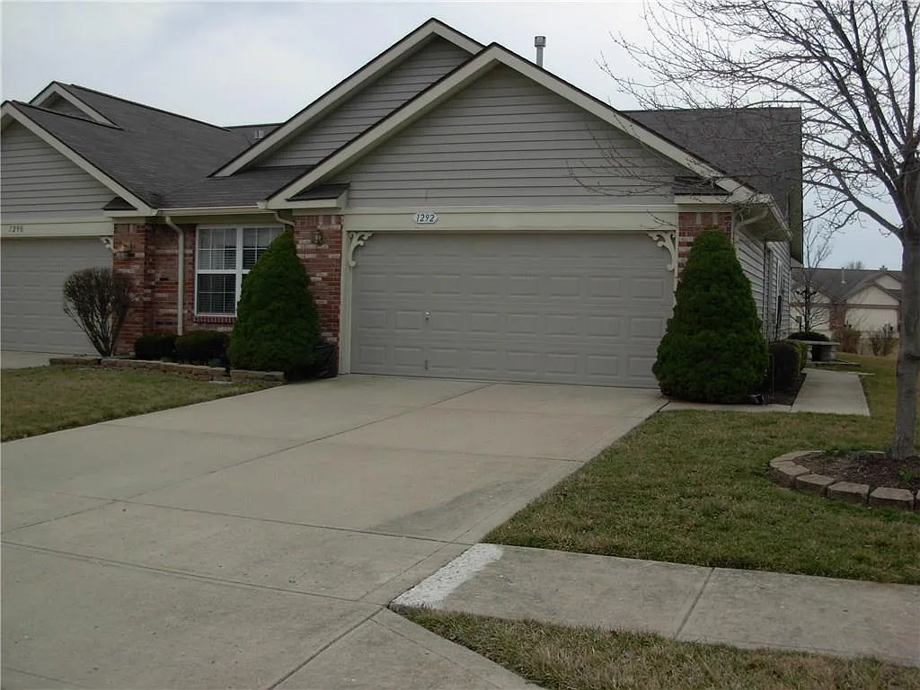 1292 Worcester Way photo 1