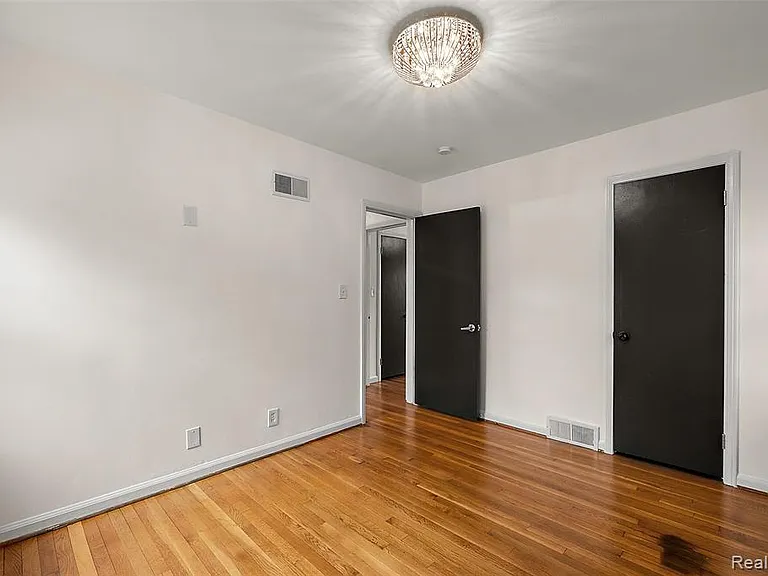 2046 Yorkshire Rd — Photo 24