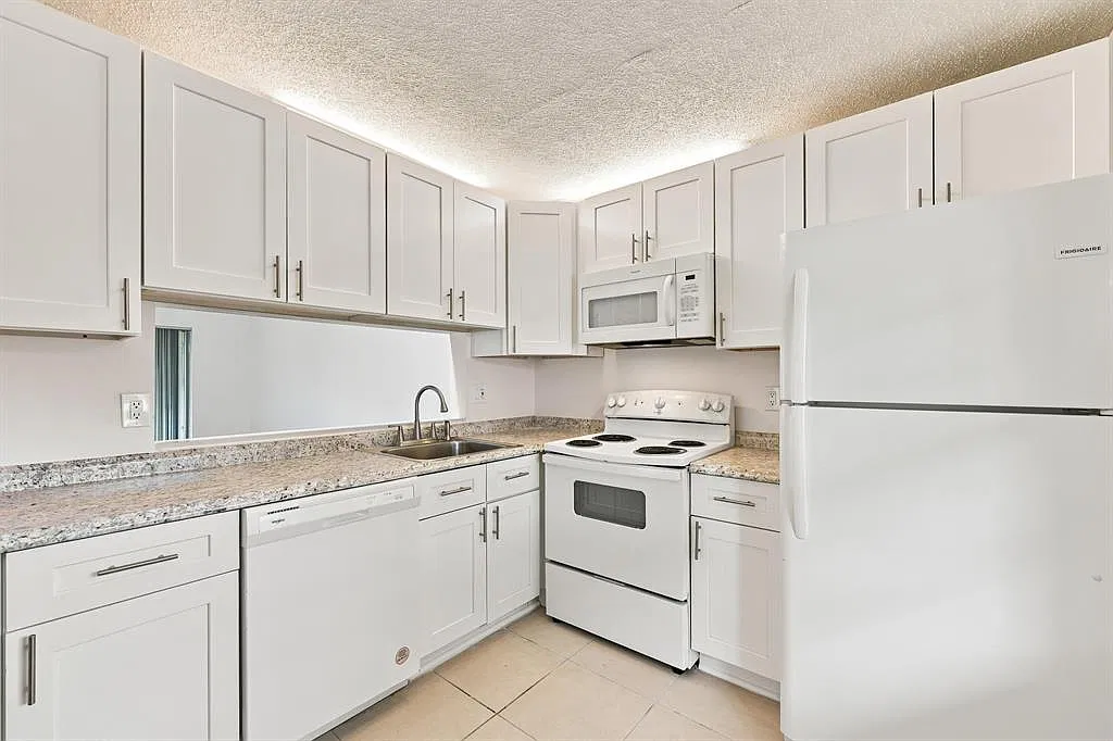 2 bed, 805 sqft, $2,200 — Photo 3