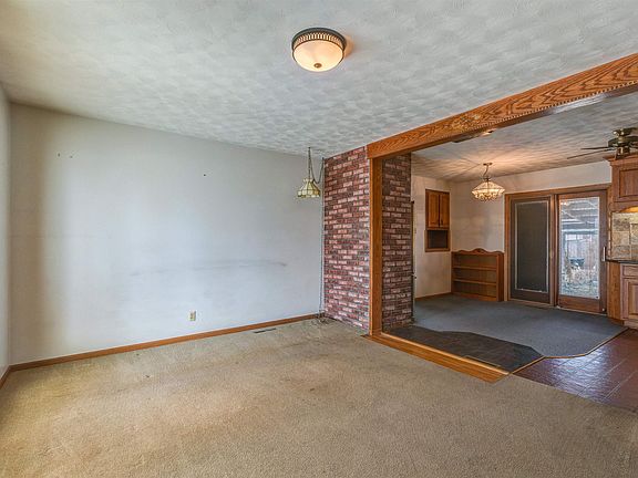 2nd image of 1847 Marc St