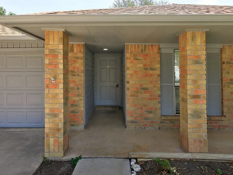 502 Eaglecreek Dr — Photo 5