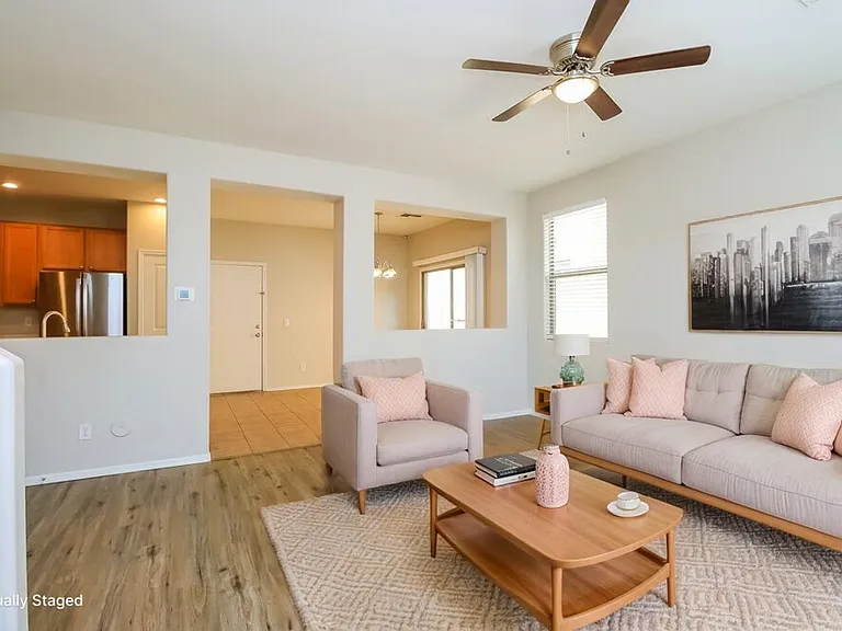 3884 E Santa Fe Ln — Photo 4