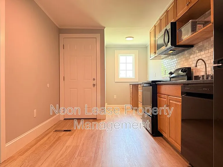 880 S State St #1 — Photo 2