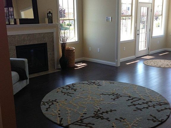 3rd image of 7028 Creekside Cir