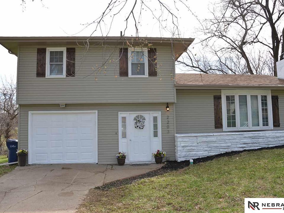 1st image of 2203 Thomas Dr