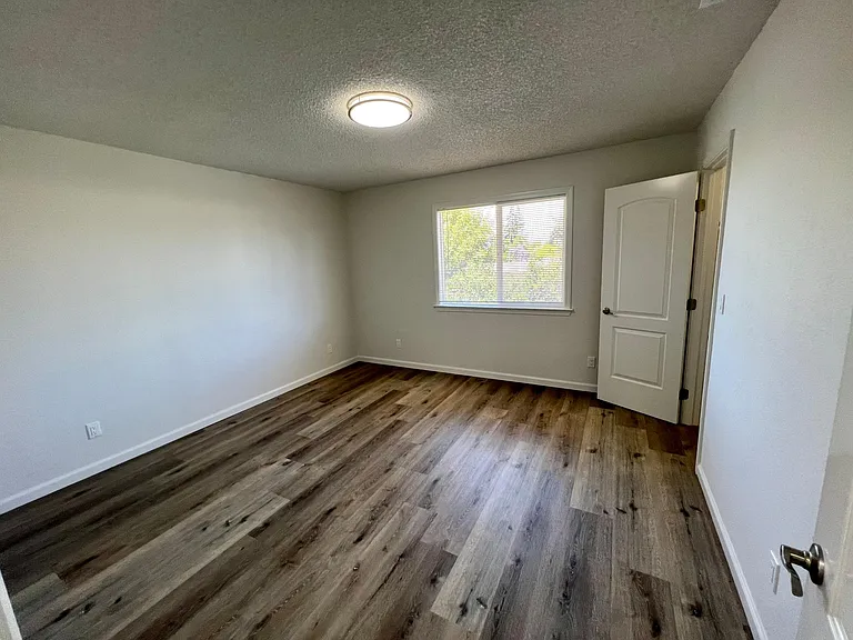 1000 Empey Way — Photo 13