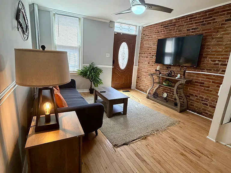 1710 Marshall St — Photo 7