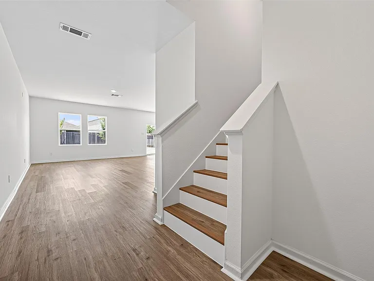 654 Amesbury Rd — Photo 9
