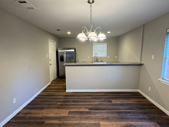 4th image of 723 Cherry Valley Dr