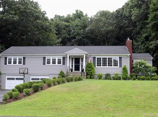 127 Cummings Dr, Orange, CT 06477