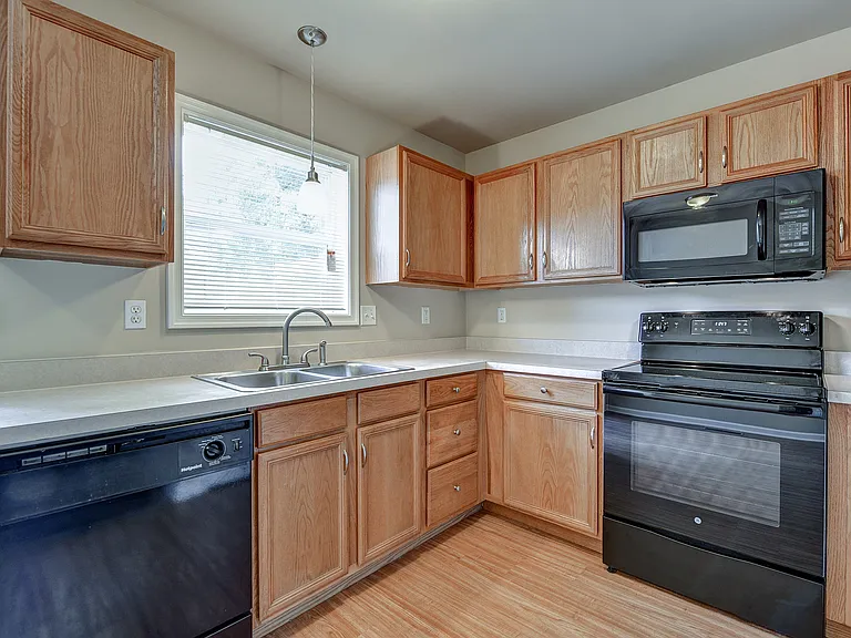 100 Georgetown Rd — Photo 17