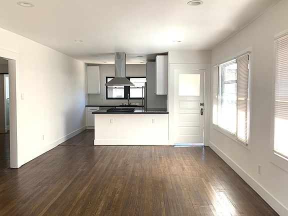 4th image of 434 Newport Ave